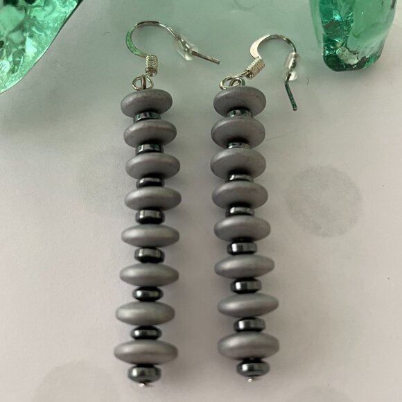 Black Hematite with Gray Beads Bracelet and Pierced Earrings - Picture 3 of 5